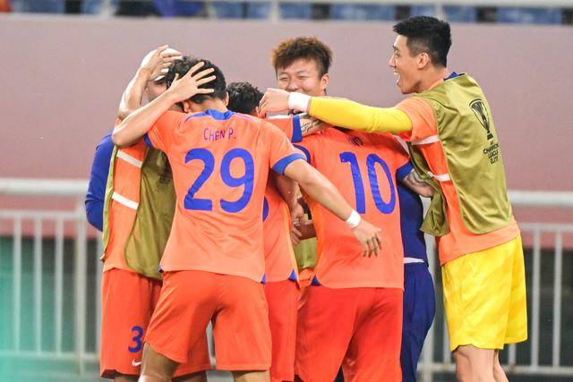 罗茜·奥唐奈尔在纽约活动中抨击特朗普与爱泼斯坦的行为